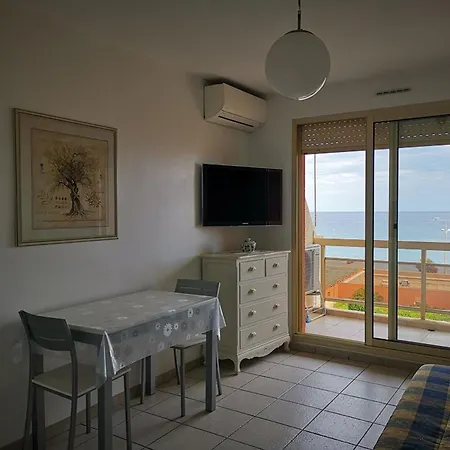 Pour 4 Pers. Avec Climatisation Et Parking, Vue - Fr-1-803-74 * Le Lavandou